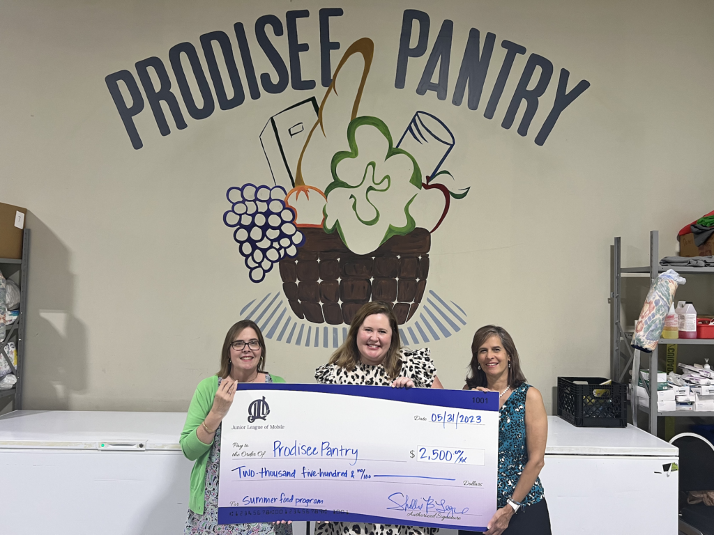 Leadership team holding check for $2,500 gifted to Prodisee Pantry